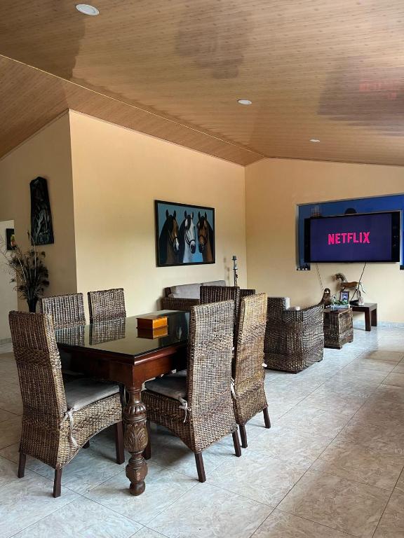 Luxury Estate with Pool and Jacuzzi - 2