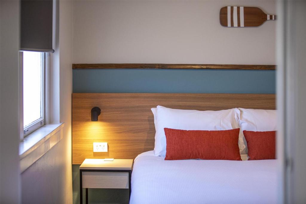 Nightcap at Ocean Beach Hotel, Umina