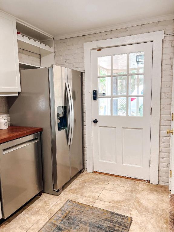 2 Blocks to riverfront | 48 Firepit | Turf Yard, Wilmington