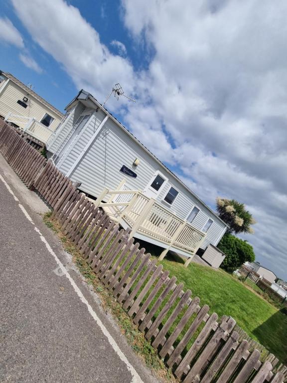 33 Unity Beach Holiday Resort Unity Brean - Centrally Located Pet Stays Free 8 birth 3 bedrooms, Brean