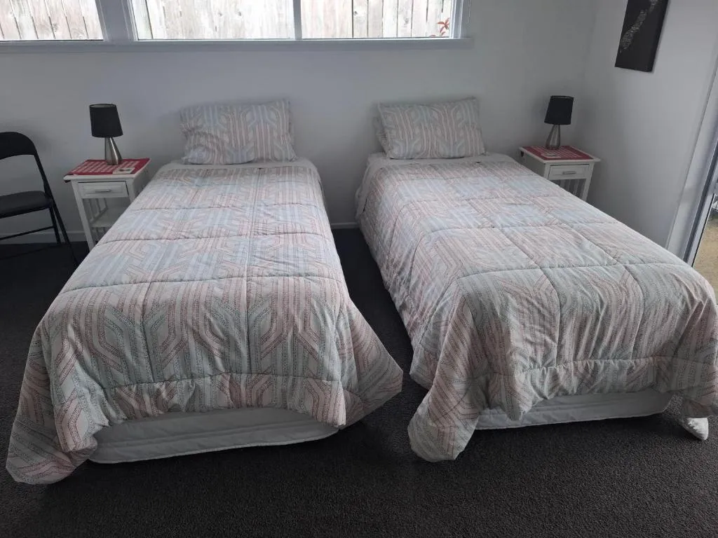 Private room with ensuite, hotel in Cable Bay