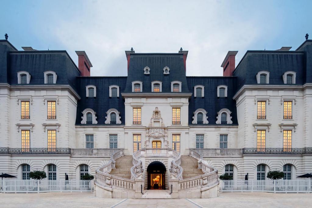 Louie Castle Sycamore Hotel 대표 사진