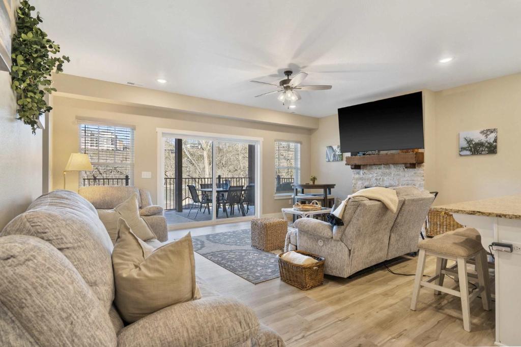 Pleasant View on Taneycomo, Branson