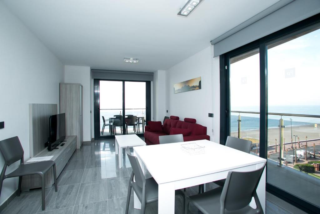 Apartamentos Fuengirola Playa — Hotel rooms in Fuengirola, Andalusia