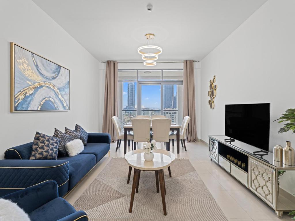Skyline Luxury 2BR Plus 1 GR with Burj Khalifa & Fountain Views In Bellevue Towers, Dubaï