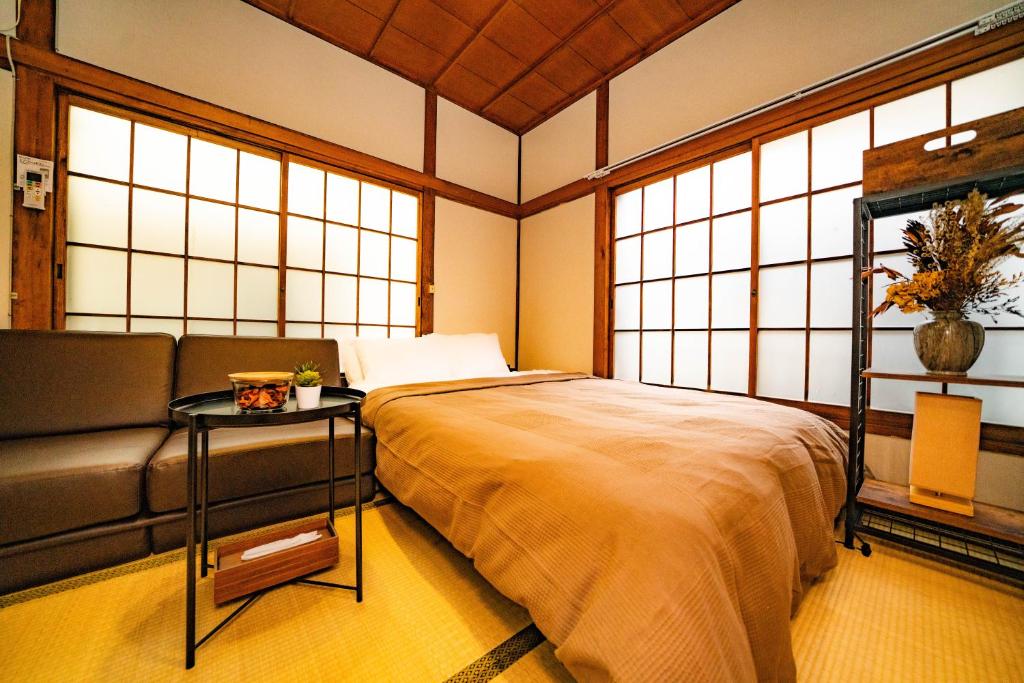 ACOE OKUBO - 2-Story Home in Shinjuku's Food Heaven Area