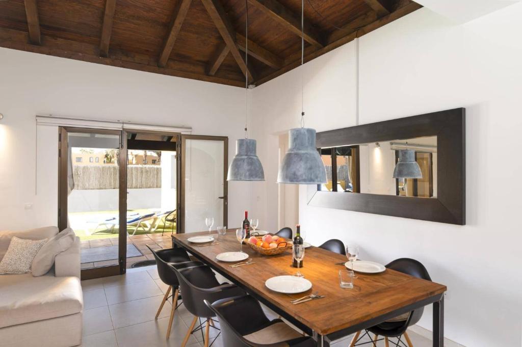Villa Papagayo Deluxe by Villa Plus - 4
