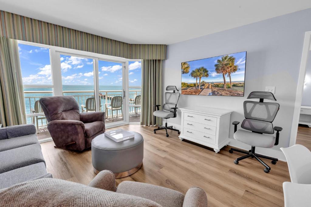 Myrtle Beach Carolinian Beach Resort room