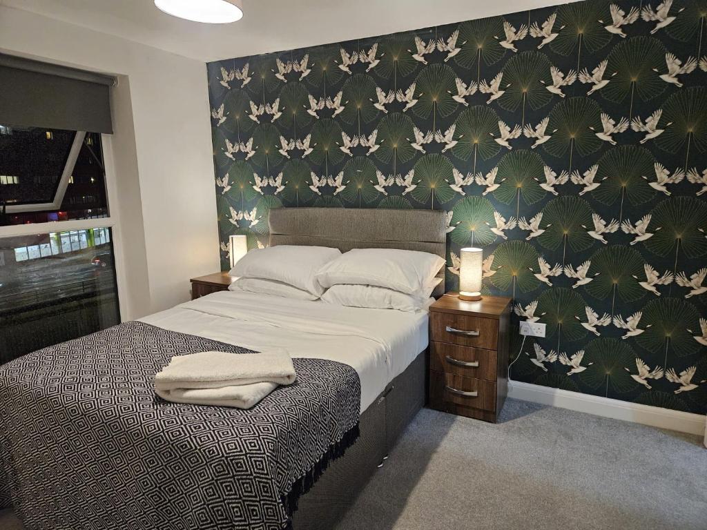 8 mins walk City Centre, Birmingham University, 20 mins walk Edgebaston stadium, 1 Bed Spacious Apartment, Birmingham