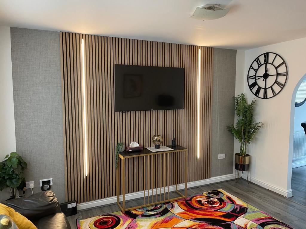 Plantsbrook Place - Luxury 4 bed House + Parking, Birmingham