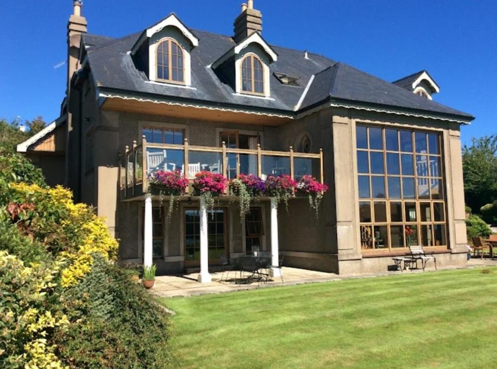 Charming Killinchy Manor Retreat, Killinchy