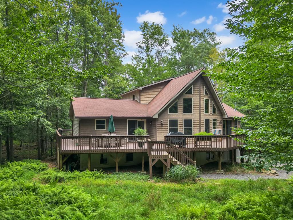 Summer Escape by Lake with Hot Tub & Sauna!, Gouldsboro