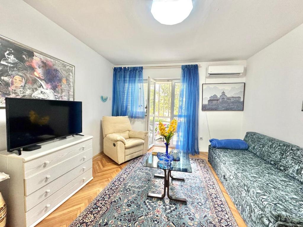 Two Bedroom Apartment near Slovenska Beach - 2