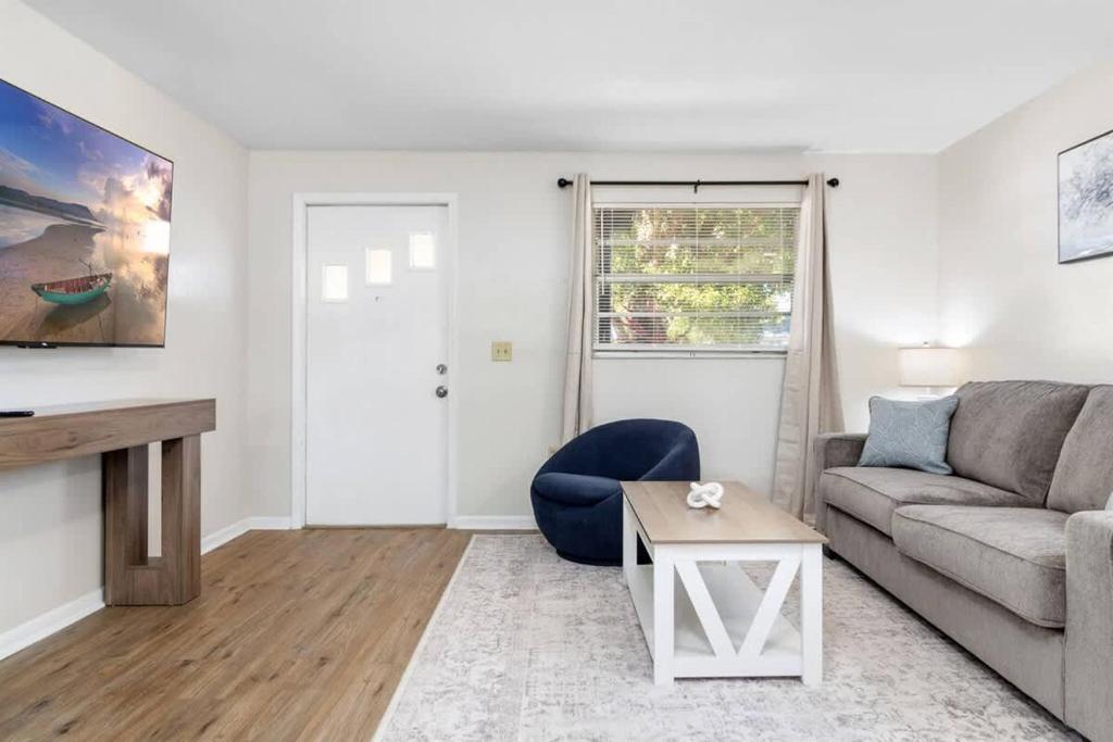 Charming Duplex in Zephyrhills! #2, Zephyrhills