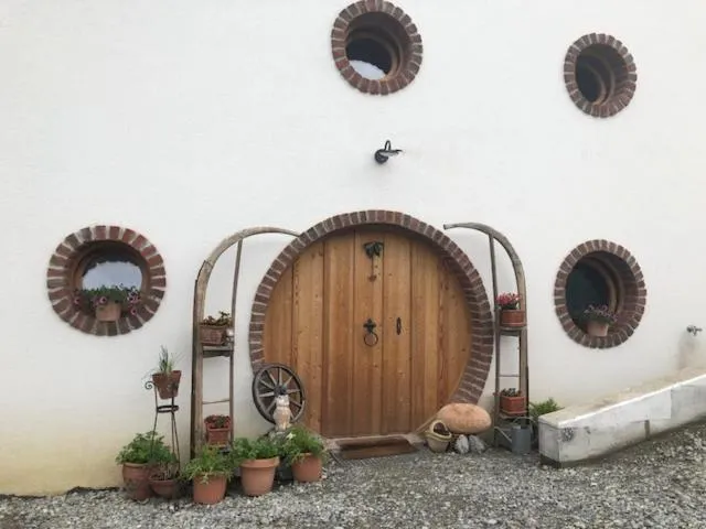 Hobbithöhle, hotel in Imsterberg