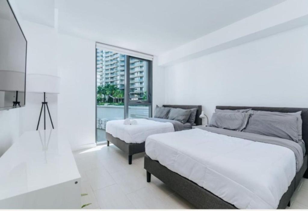 Cozy 2BR Apt at Brickell free parking, Miami