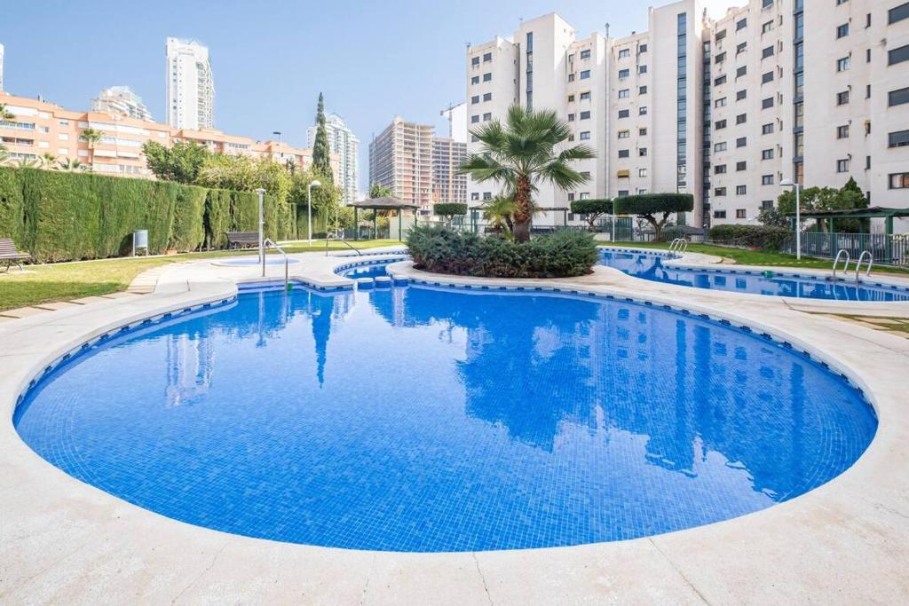 Dos dormitorios, con vista al mar y a pocos pasos de la playa, Benidorm