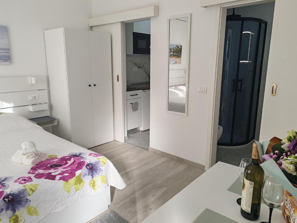 Studio Dominik, Makarská