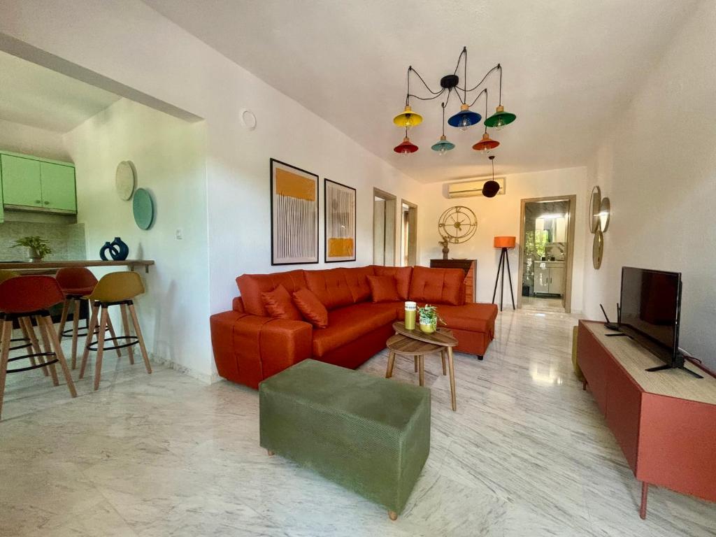 Maison Smaragda, Orfánion