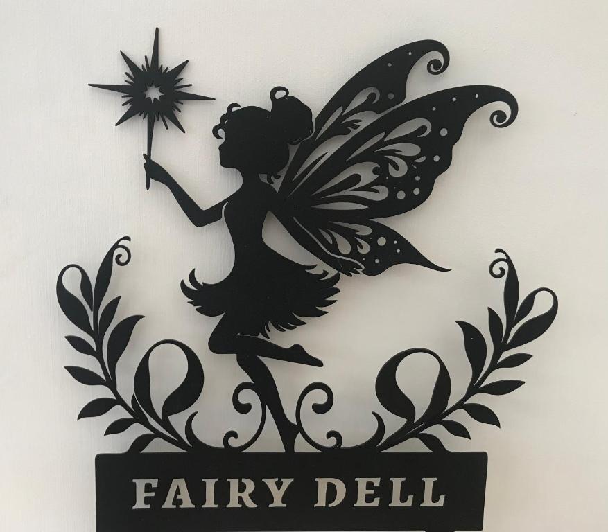 fAiRy DeLL Flatlet with 4 bedrooms, Oakenshaw