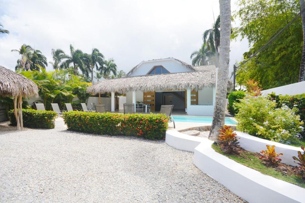 House with pool 300 m from Las Ballenas beach, Las Terrenas