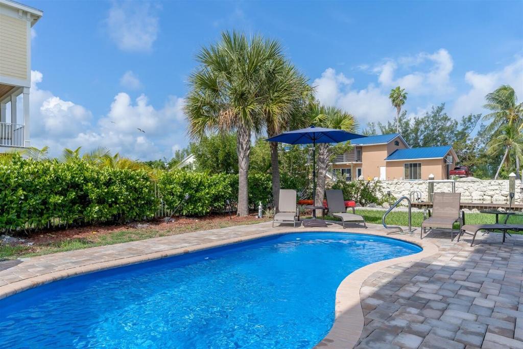 Adventures in Paradise - Waterfront Pool Home, 26' Dock, Marathon