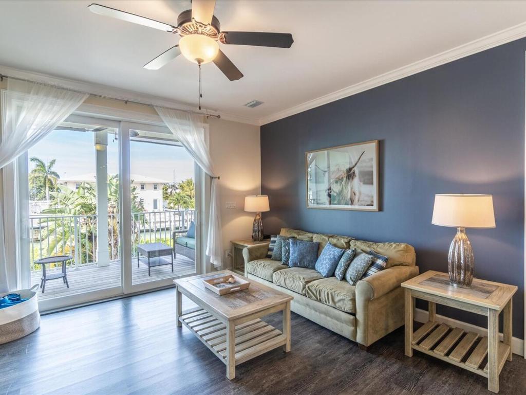 Adventures in Sombrero - Waterfron Pool Home, 26' Dock, Marathon