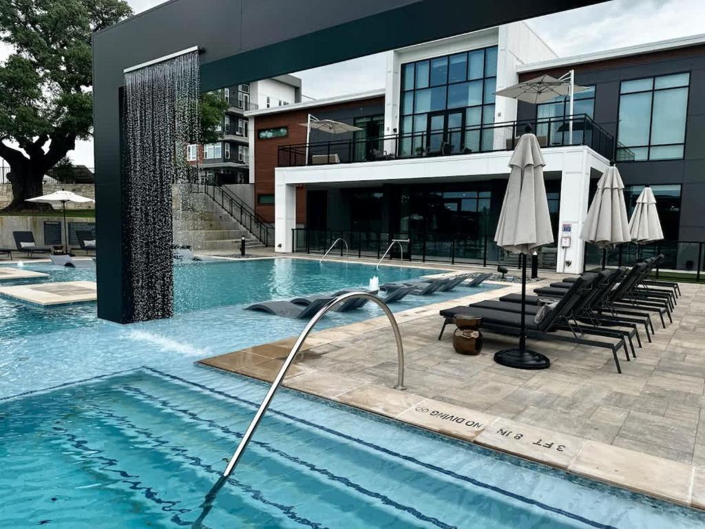 Luxury Resort-Style Apt Pool, Austin