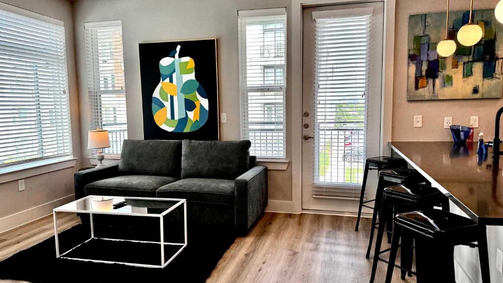 Upscale 2 Bed Apt Pool & Gym, Austin