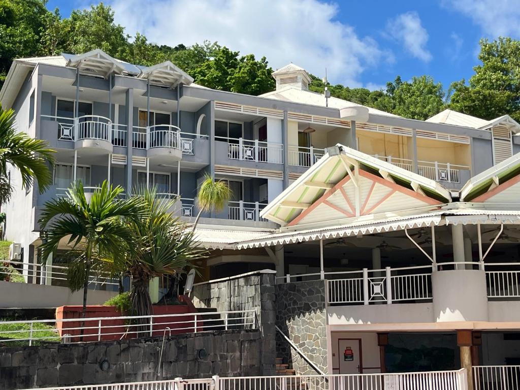 Studio Harmony-Vue panoramique-Location saisonnière-10mn du tombolo-100m de la plage-Restaurants à proximité Randonnée-Surf-Plage, La Trinité