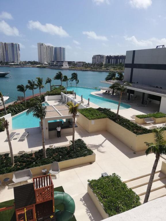 2 BR Apartment in Marina Condo - 4