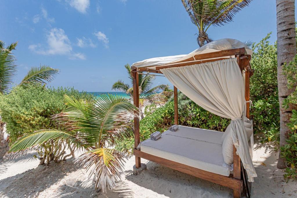 ANANA Casa Cantarena Beachfront Meals included - 3