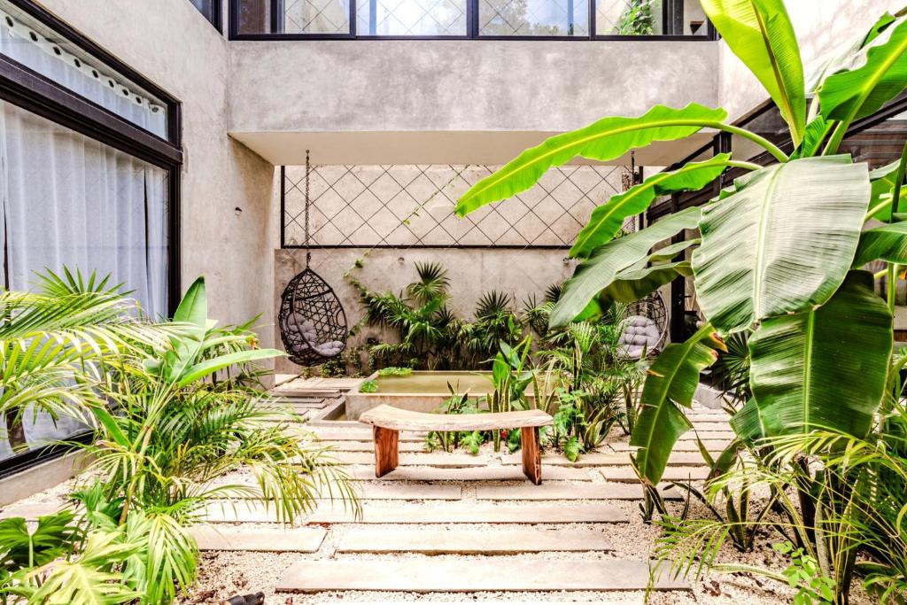 ANANA Casa Karmond Luxury Villa with Pool - 3