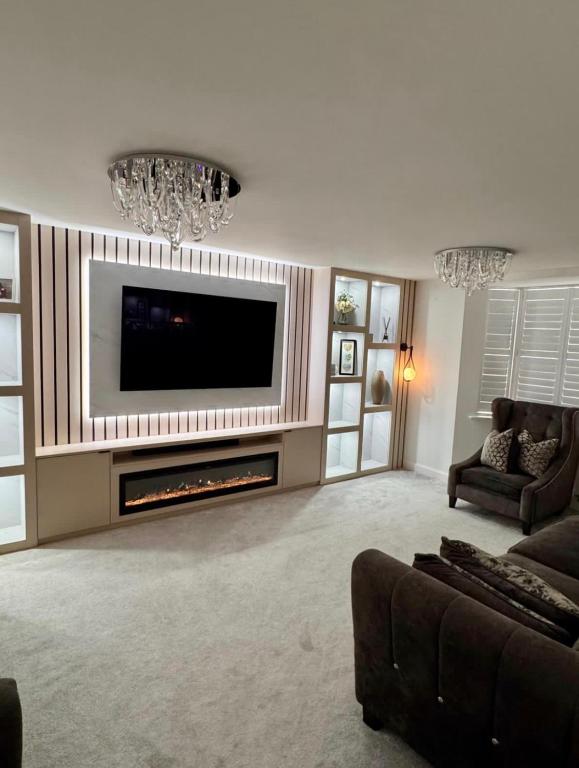 HIGH END Spacious 4 Bed House - Free parking, Greenhithe