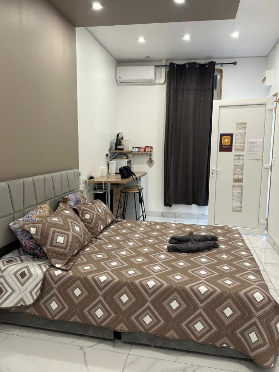 Suite GOLD L Amaryllis I Jacuzzi & Sauna privé I Centre Béziers Arrivée autonome - 2