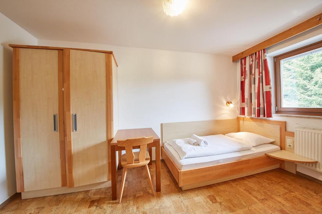 Three-Bedroom Apartment with Balcony Top 2