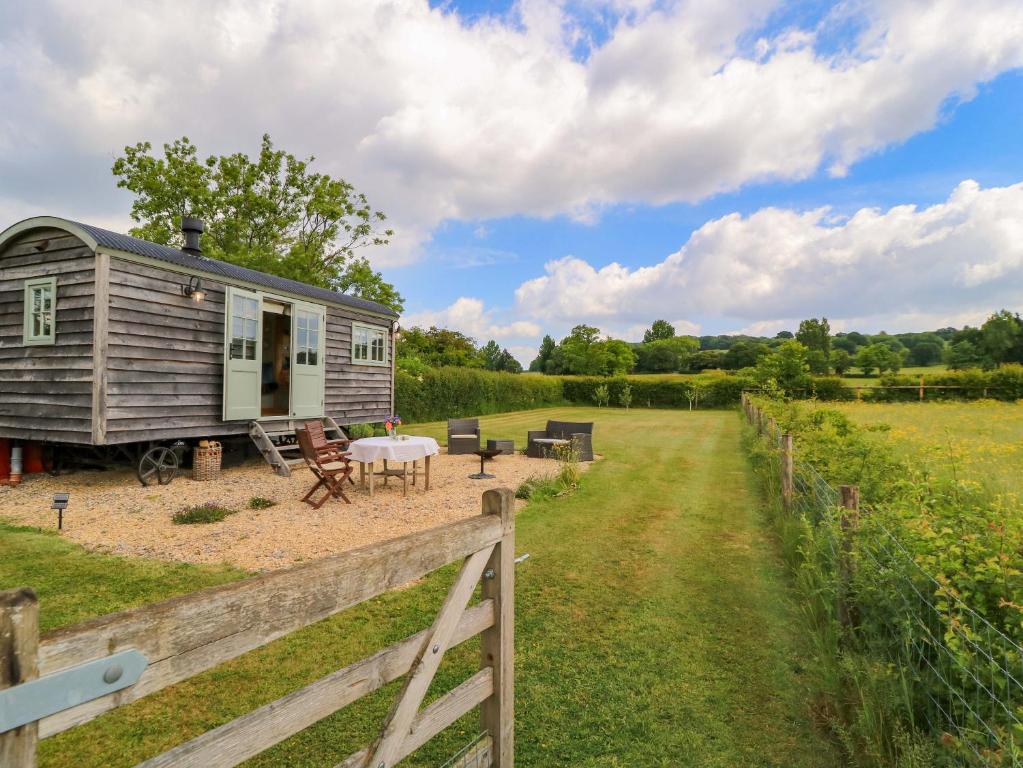 Goose Whistle Hut, Чиппенхем