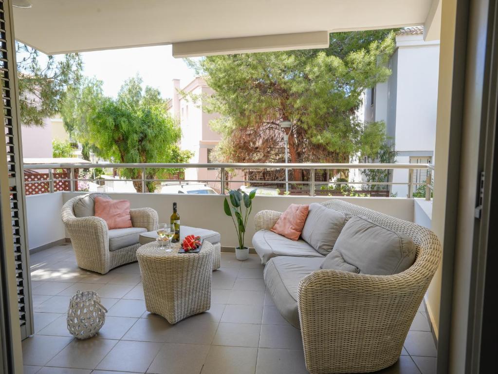 Mediterranean Escape - Steps from the Beach Apartment with Pool, Lemesos