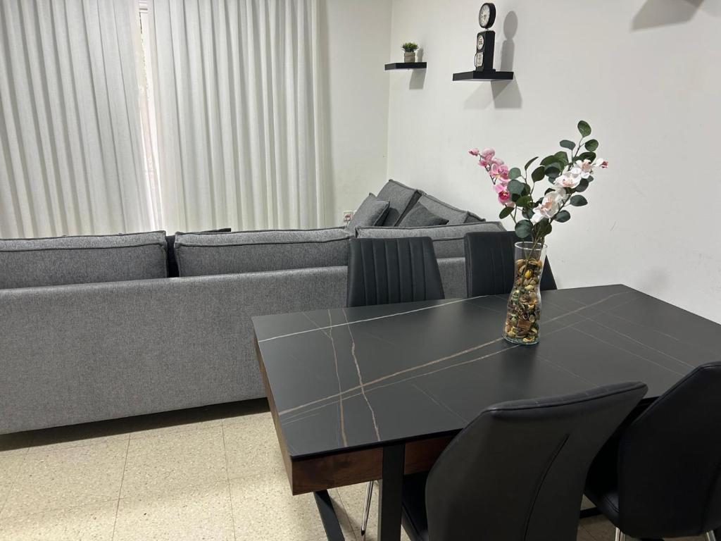 Mersey Faros Complex, Perivolia