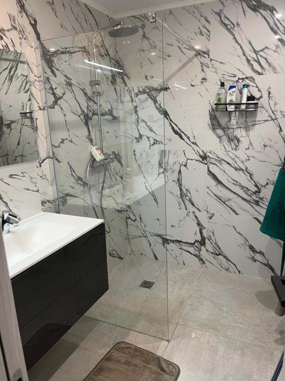 Havre de Paix avec Villa Prestige Cannes , Piscine Chauffée, Alarme, Caméras Parking privée - 4