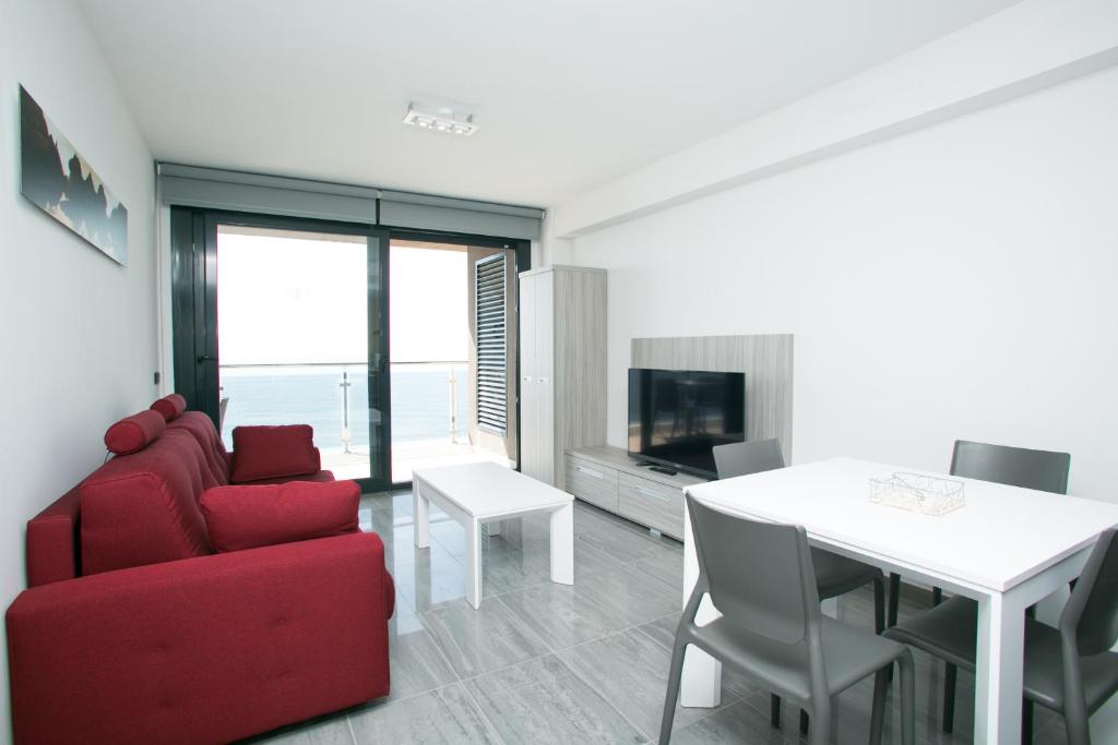 Apartamentos Fuengirola Playa — Hotel rooms in Fuengirola, Andalusia