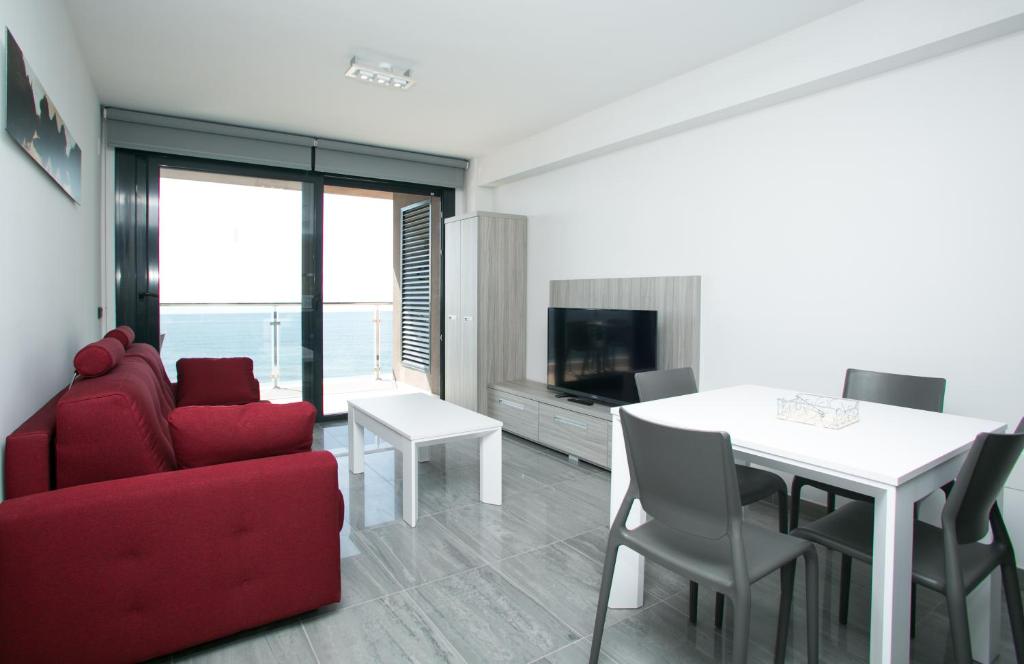 Apartamentos Fuengirola Playa — Hotel rooms in Fuengirola, Andalusia