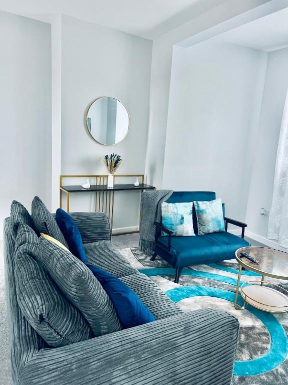 Rochester - Luxury Flats Near Castle, Strood - Medway 1 or 2 Bedroom, Wainscot