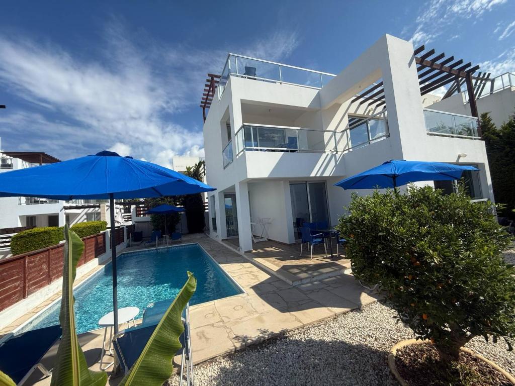 Villa Aqua Sunrise 1km From Beach With Sea Views 전경