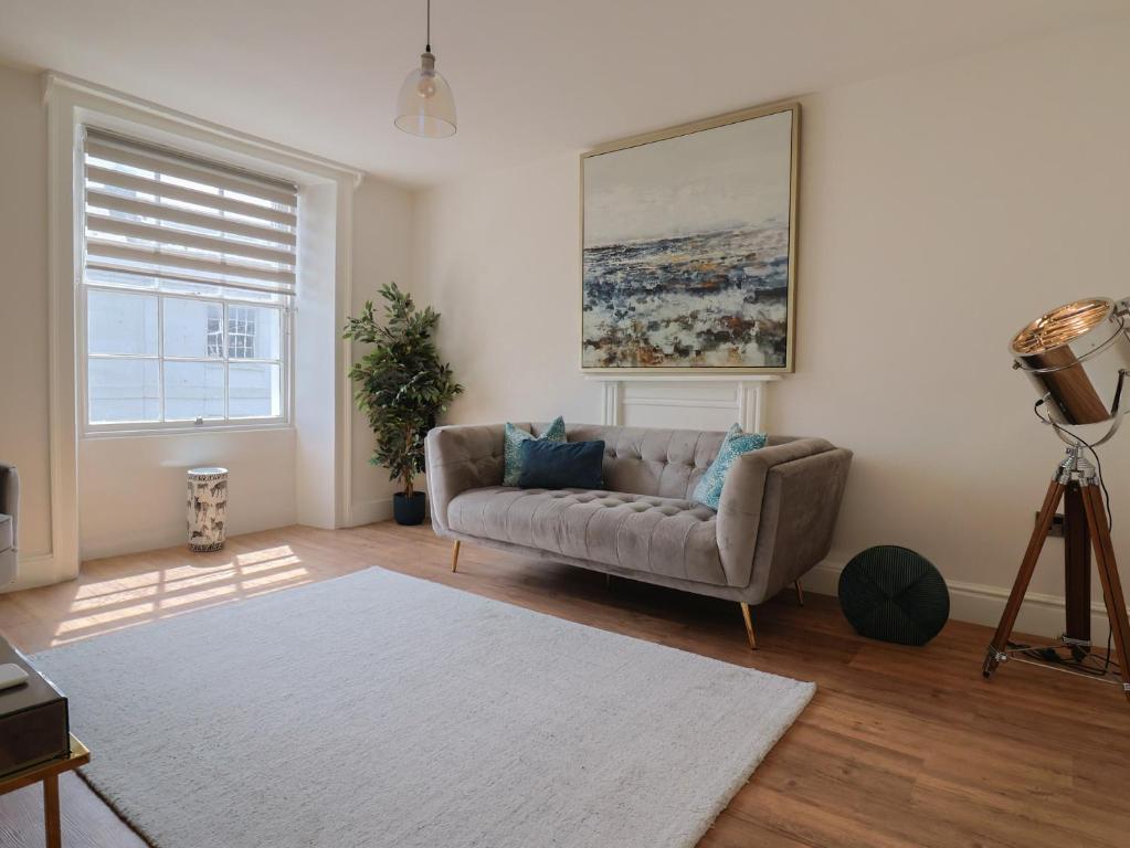 The Breakers, Lyme Regis