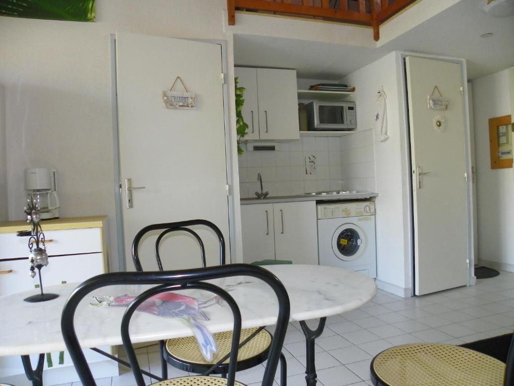 Appartement avec chambre et mezzanine à proximité de la mer - 4