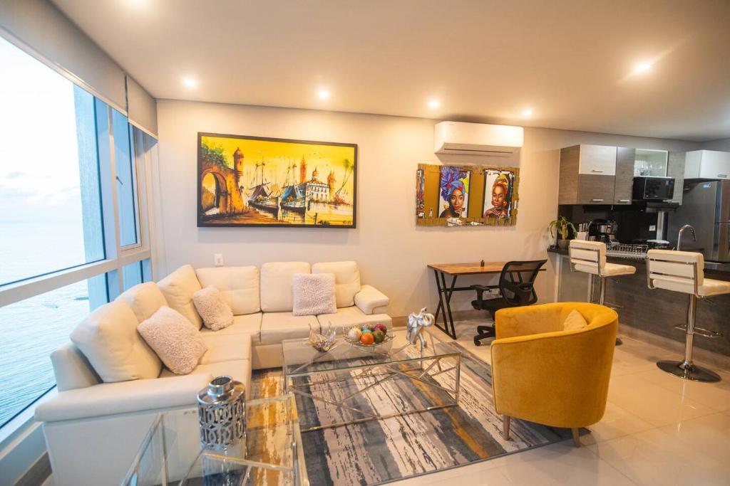 Oceanview Suite with two Pools, Gym & Guest Access - 2