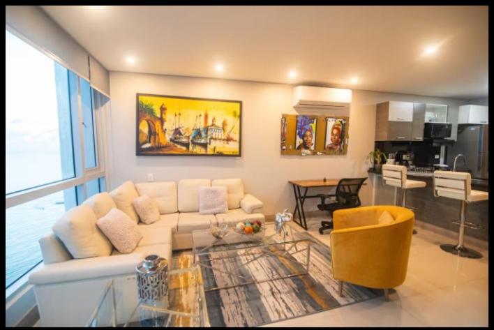 Oceanview Suite with two Pools, Gym & Guest Access - 3
