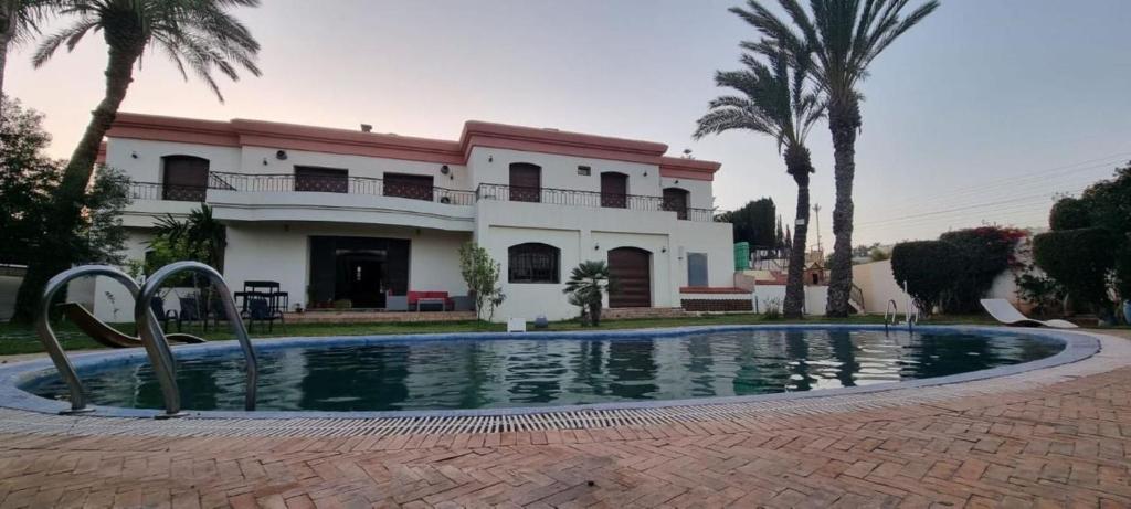 Spacious villa 6 Bdrms with pool AB62013, Agádir