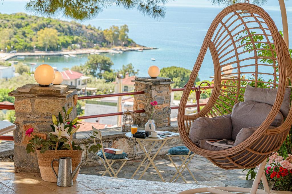 Alexander's, Kritharia